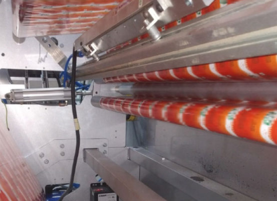 Cortinas de longitud en proceso de etiquetas