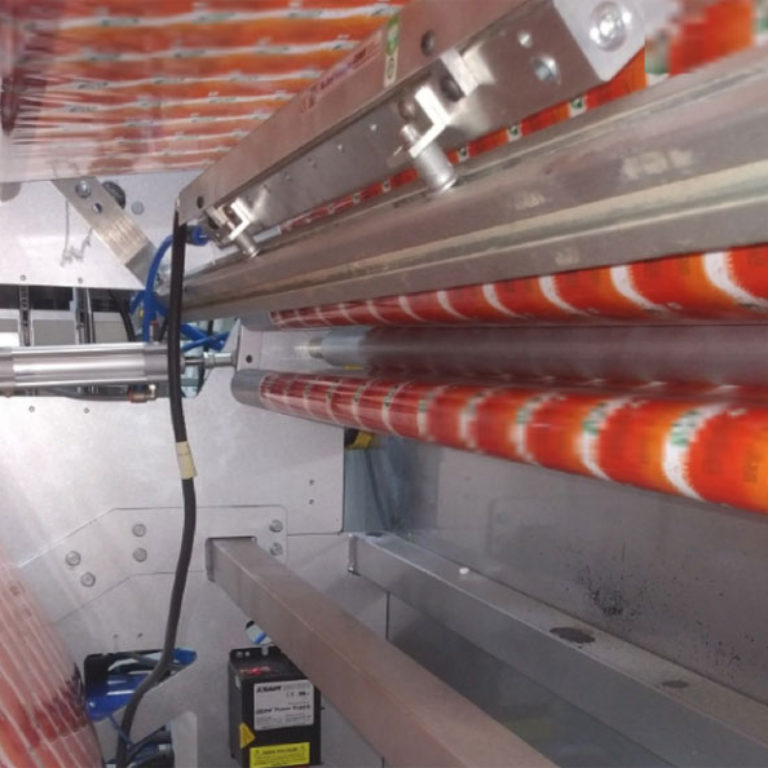 Cortinas de longitud en proceso de etiquetas